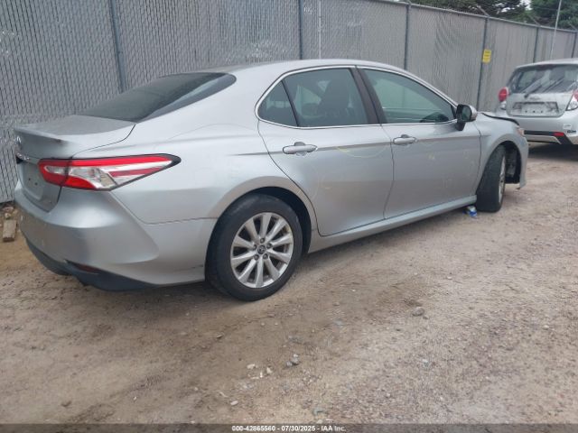 Toyota Camry Le Image 19