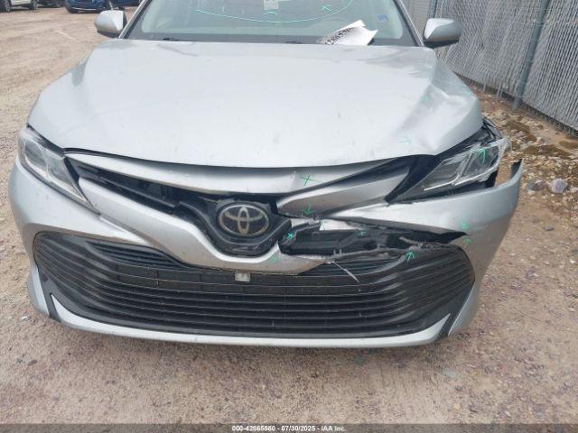 Toyota Camry Le Image 13