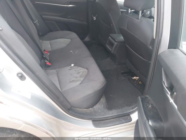 Toyota Camry Le Image 14