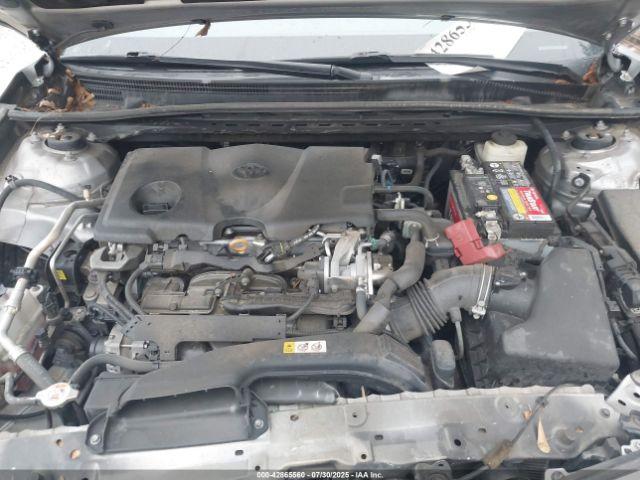 Toyota Camry Le Image 9