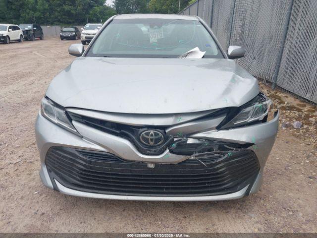 Toyota Camry Le Image 16