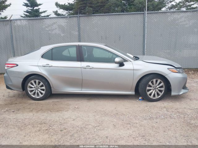 Toyota Camry Le Image 18