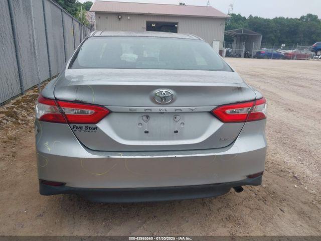 Toyota Camry Le Image 20