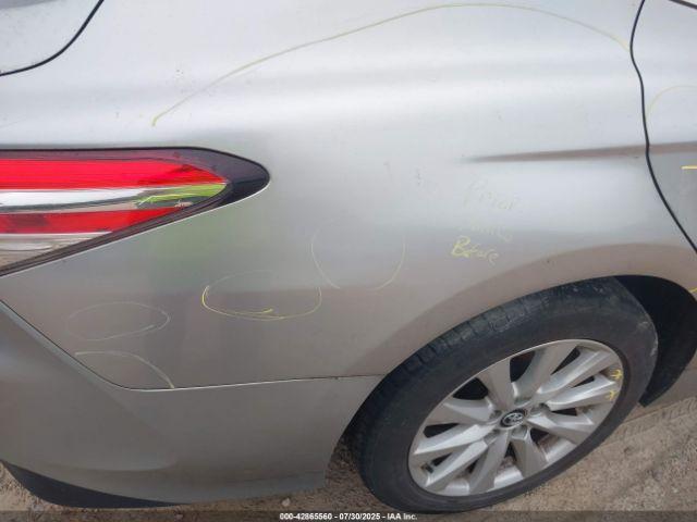 Toyota Camry Le Image 3