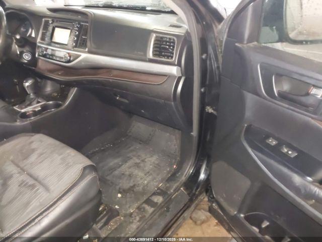 Toyota Highlander Le Plus V6 Image 8