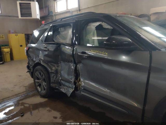 Ford Explorer Xlt Image 15