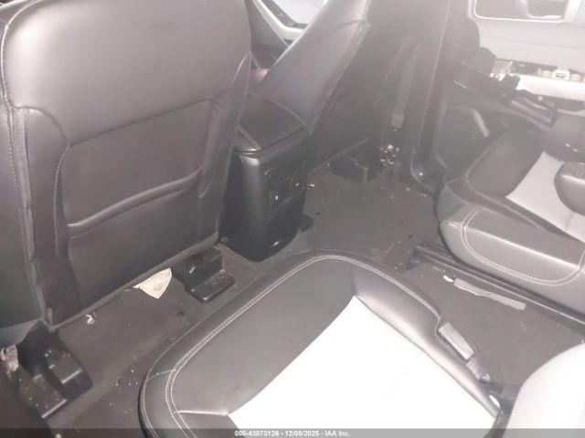 Ford Explorer Xlt Image 8