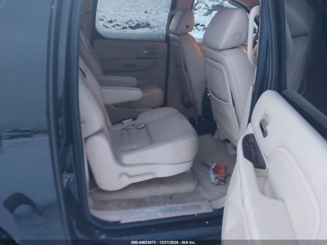 Cadillac Escalade Standard Image 6