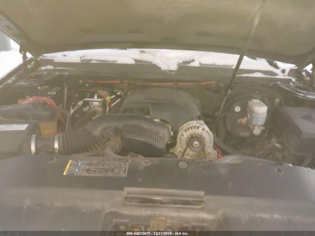 Cadillac Escalade Standard Image 9