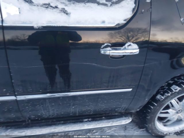 Cadillac Escalade Standard Image 11