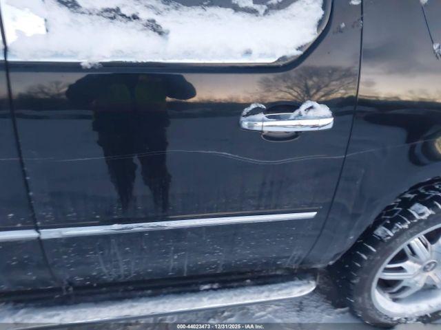 Cadillac Escalade Standard Image 11