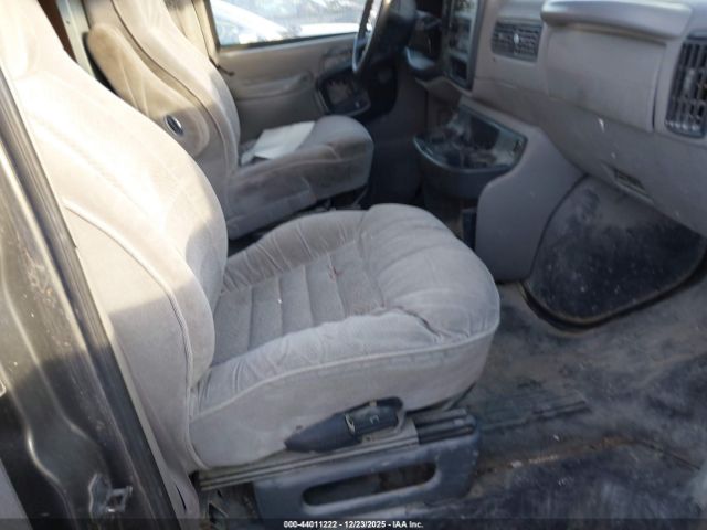 Chevrolet Chevy Van G2500 Image 8