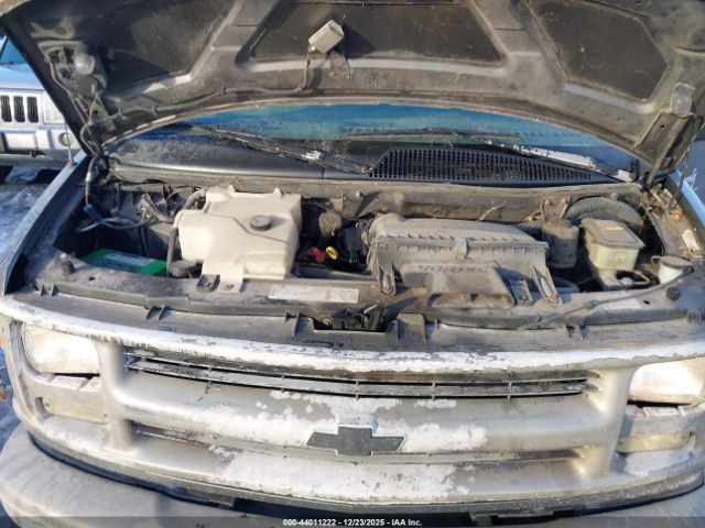 Chevrolet Chevy Van G2500 Image 10