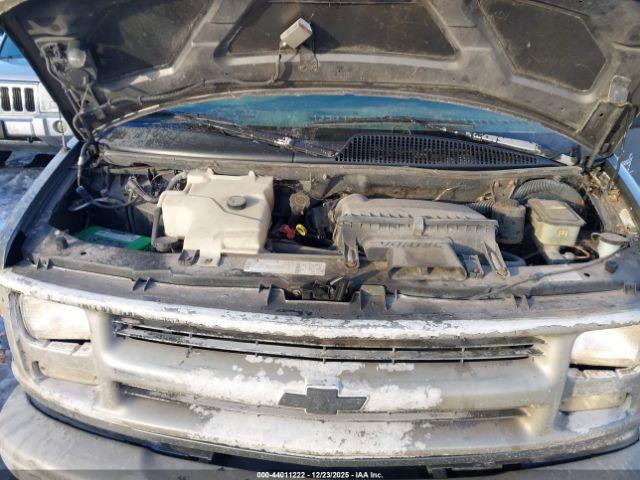 Chevrolet Chevy Van G2500 Image 10