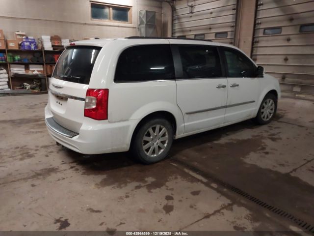 Chrysler Town & Country Touring Image 10