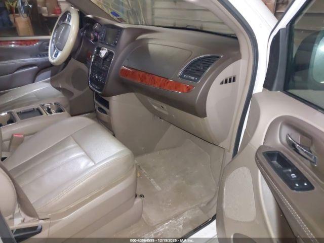 Chrysler Town & Country Touring Image 3