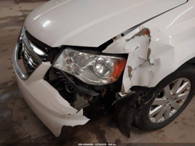 Chrysler Town & Country Touring Image 11