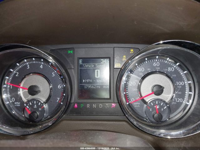 Chrysler Town & Country Touring Image 2