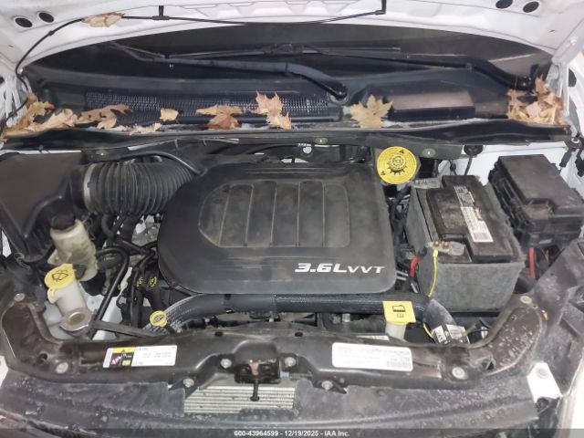 Chrysler Town & Country Touring Image 13