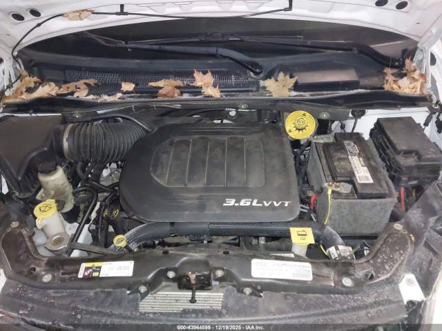 Chrysler Town & Country Touring Image 13