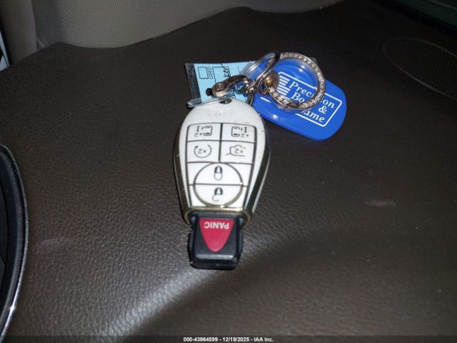 Chrysler Town & Country Touring Image 7