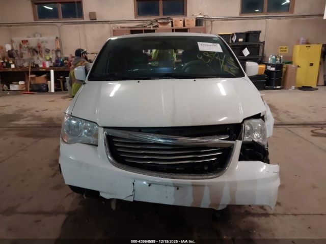 Chrysler Town & Country Touring Image 14