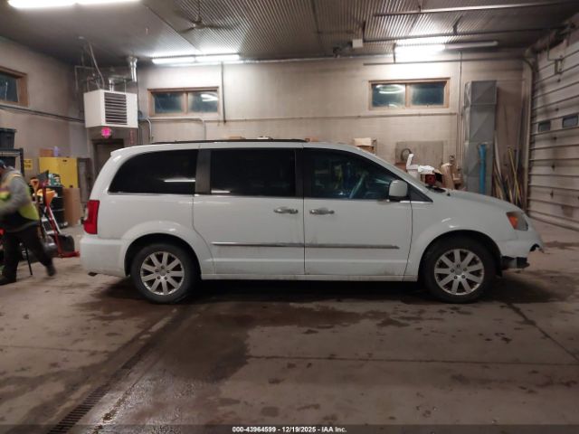 Chrysler Town & Country Touring Image 16