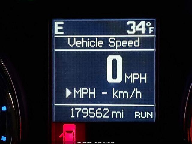 Chrysler Town & Country Touring Image 12