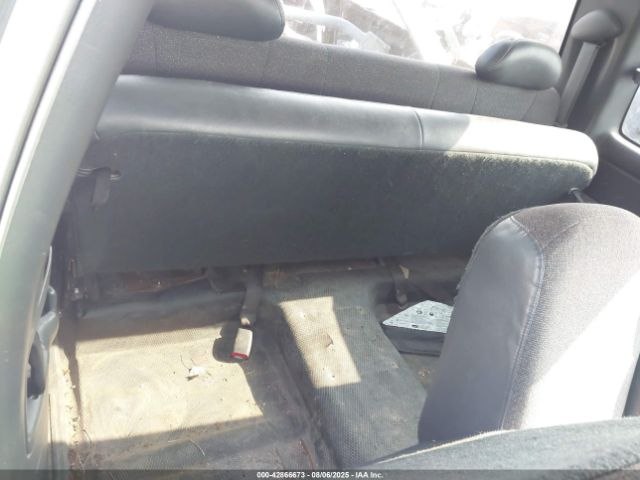 Chevrolet Silverado 2500 Image 10