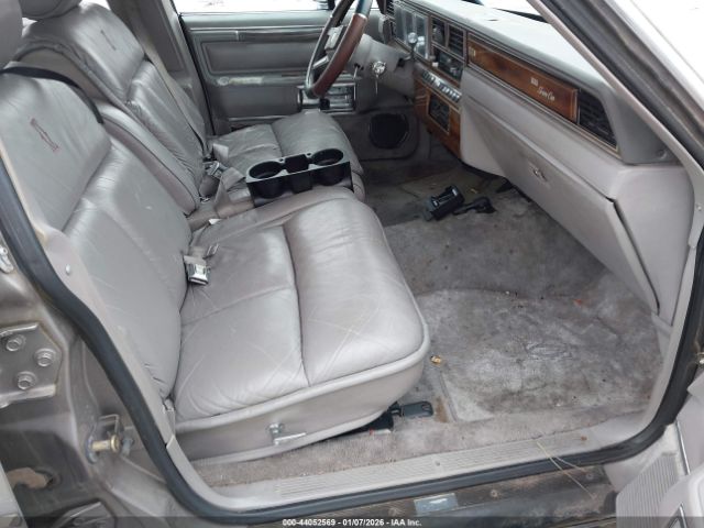 Lincoln Towncar Cartier Image 4