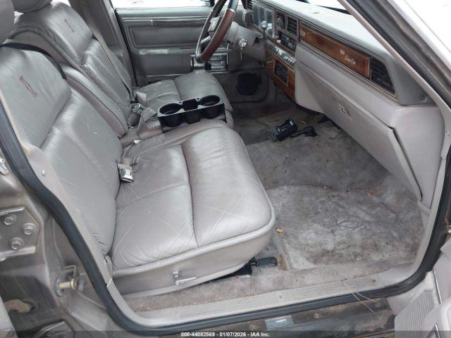 Lincoln Towncar Cartier Image 4